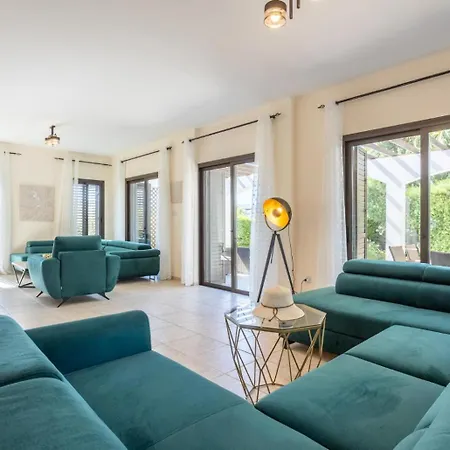 Villa Anna Lachi